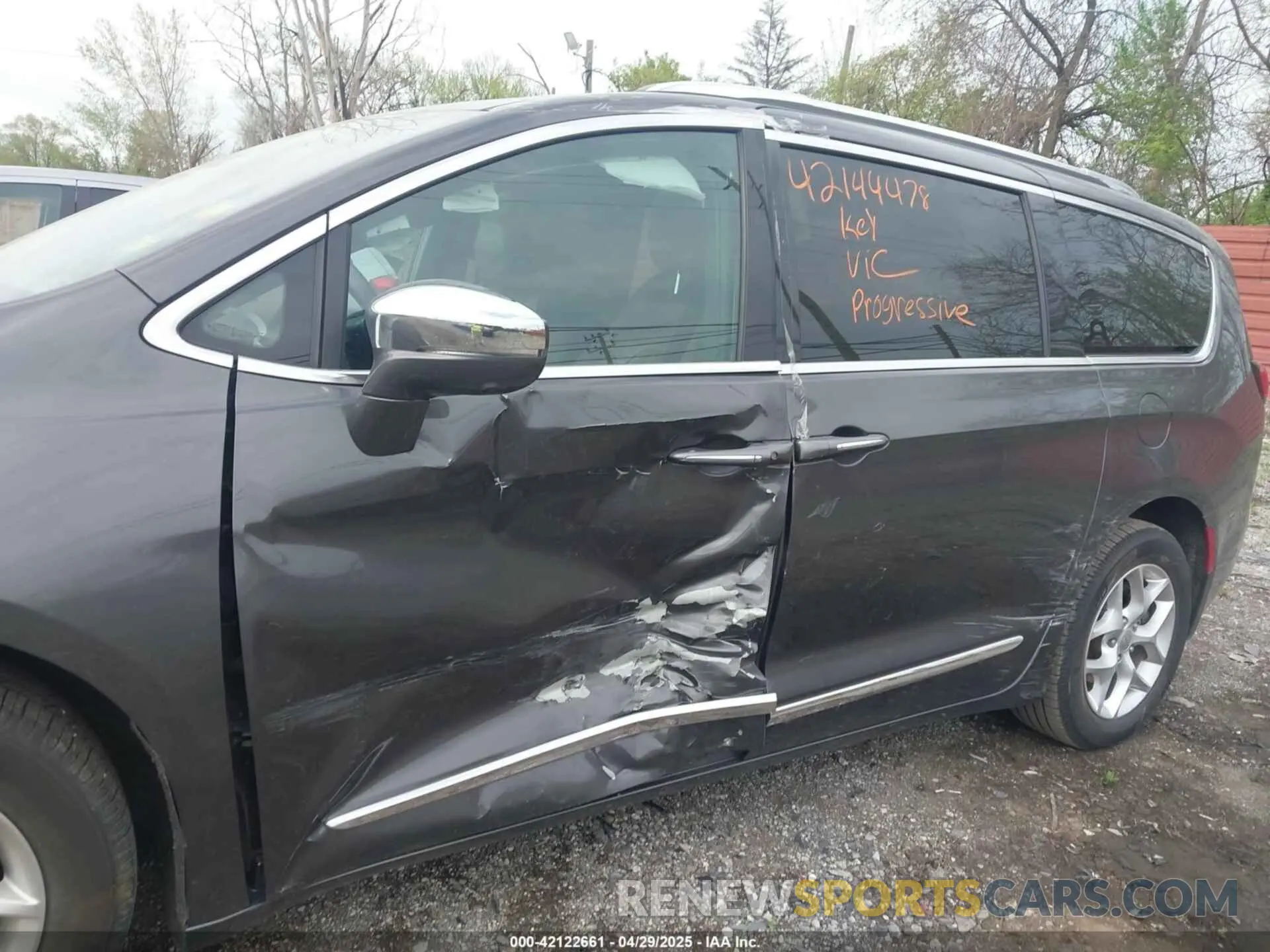 6 Фотография поврежденного автомобиля 2C4RC1GG2LR151861 CHRYSLER PACIFICA 2020