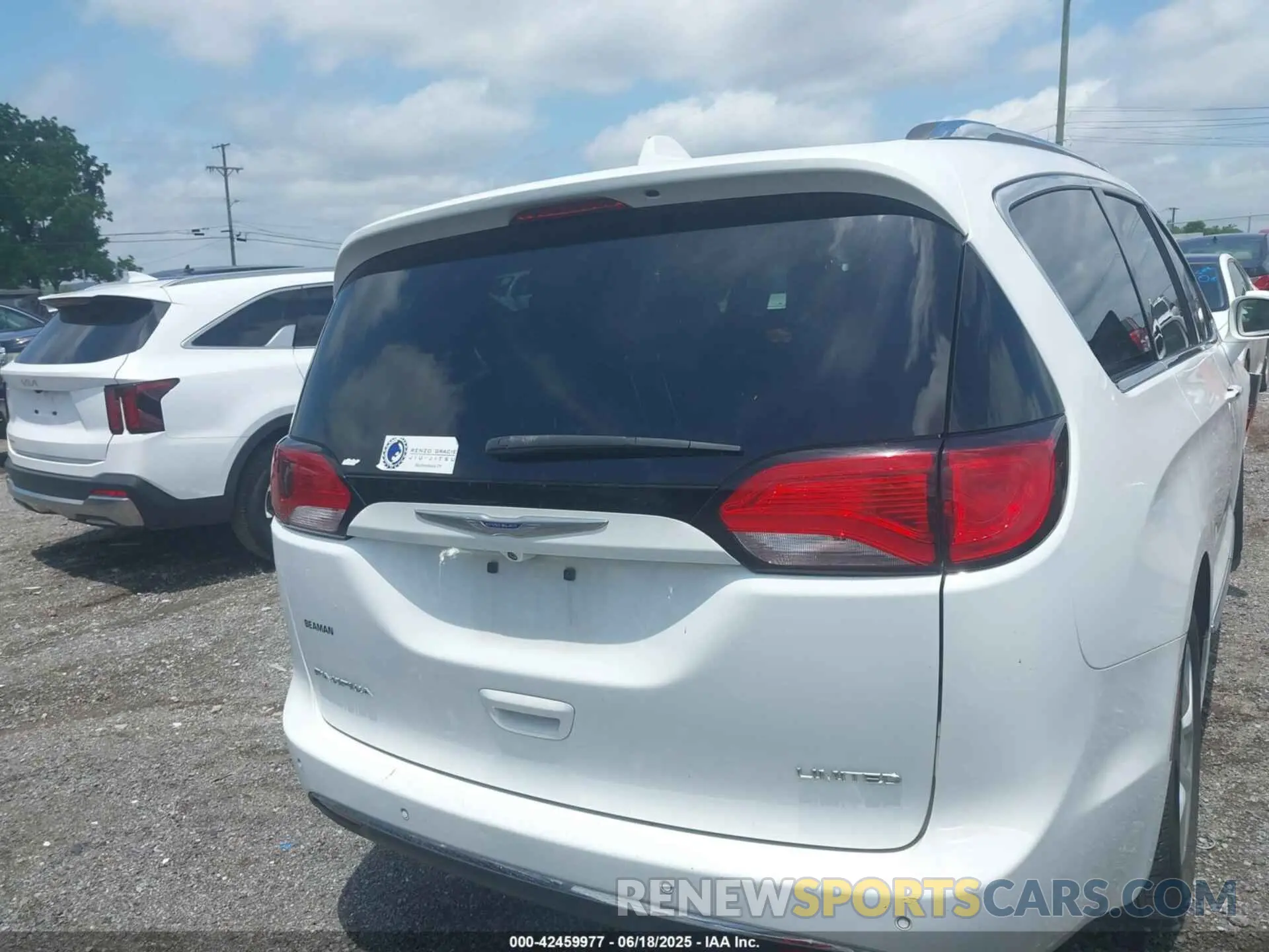 16 Photograph of a damaged car 2C4RC1GG2LR175979 CHRYSLER PACIFICA 2020