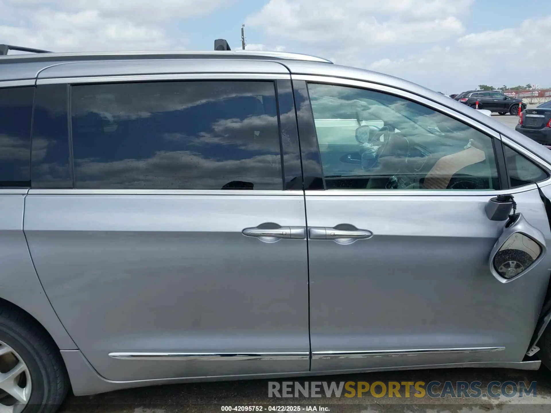 14 Фотография поврежденного автомобиля 2C4RC1GG2LR184245 CHRYSLER PACIFICA 2020