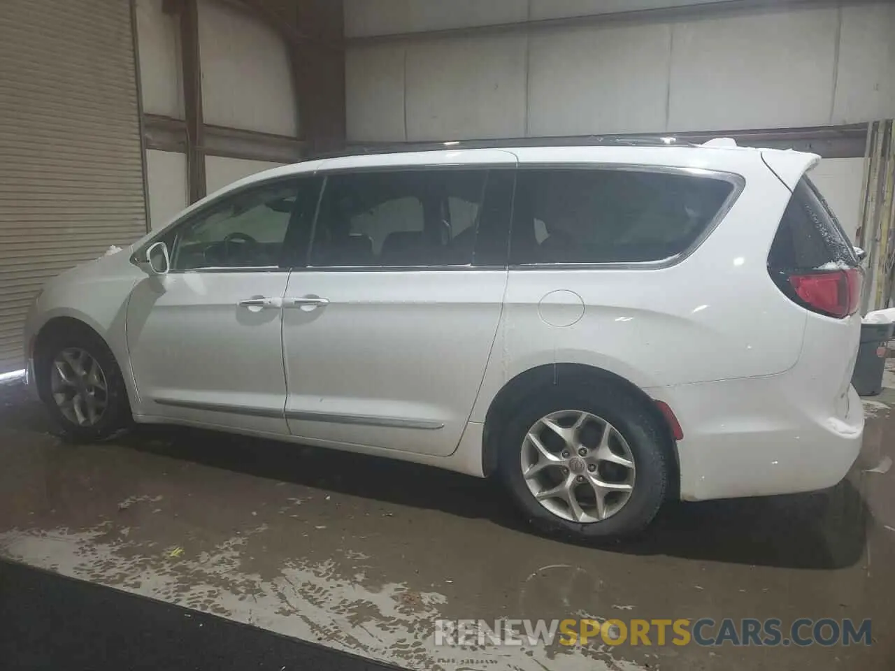 2 Photograph of a damaged car 2C4RC1GG2LR284961 CHRYSLER PACIFICA 2020