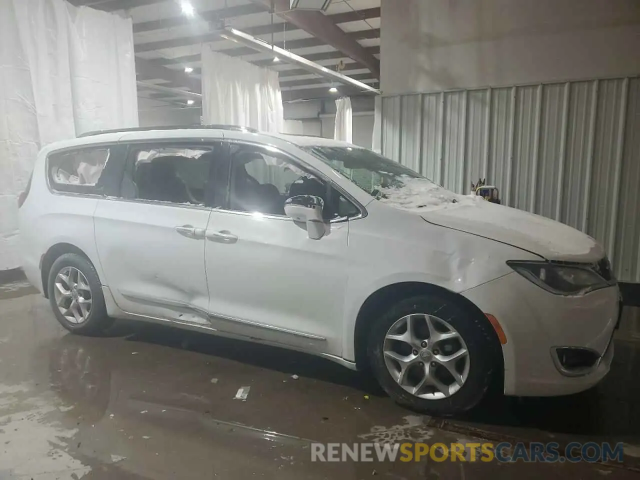 4 Photograph of a damaged car 2C4RC1GG2LR284961 CHRYSLER PACIFICA 2020