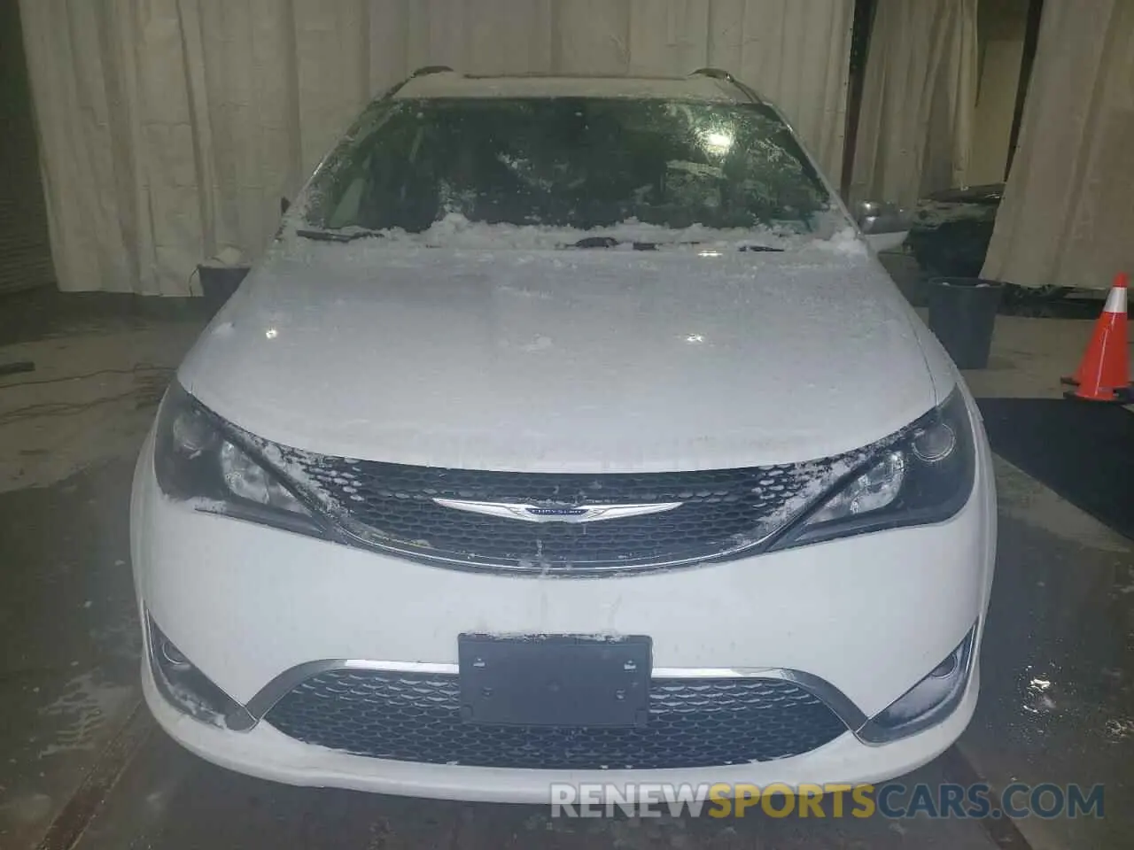 5 Photograph of a damaged car 2C4RC1GG2LR284961 CHRYSLER PACIFICA 2020