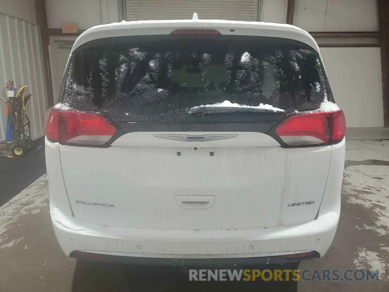 6 Photograph of a damaged car 2C4RC1GG2LR284961 CHRYSLER PACIFICA 2020