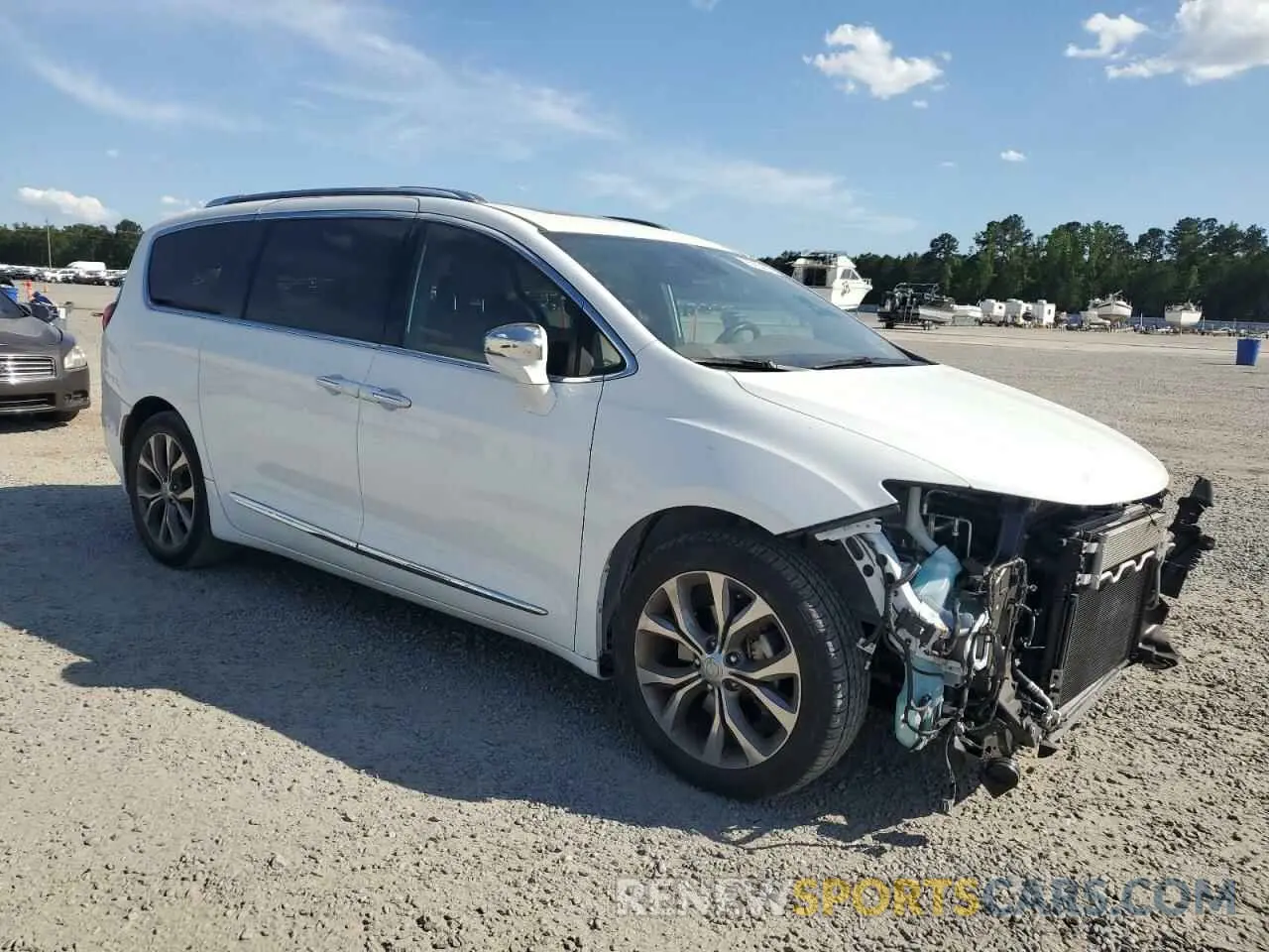 4 Photograph of a damaged car 2C4RC1GG4LR239892 CHRYSLER PACIFICA 2020