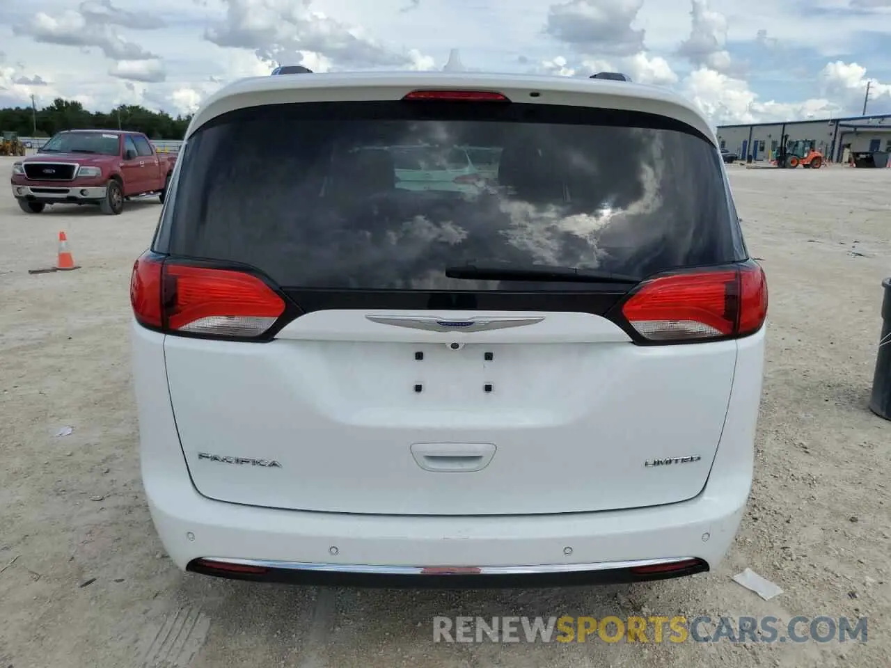 6 Photograph of a damaged car 2C4RC1GG4LR283455 CHRYSLER PACIFICA 2020