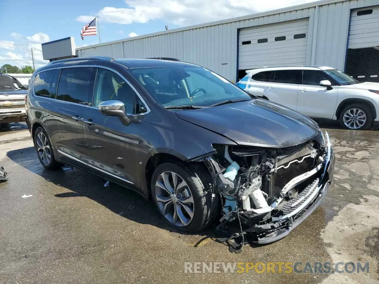 4 Photograph of a damaged car 2C4RC1GG5LR197636 CHRYSLER PACIFICA 2020