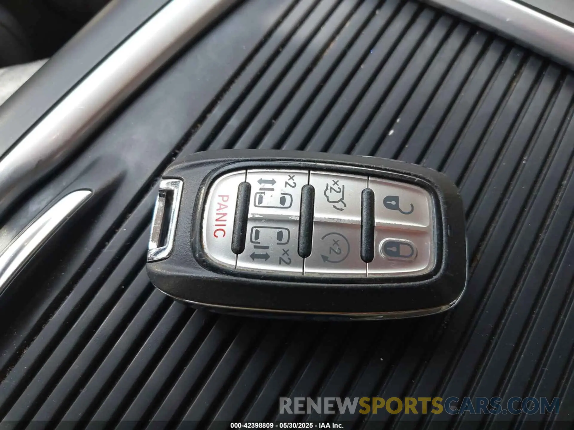 11 Фотография поврежденного автомобиля 2C4RC1GG5LR272593 CHRYSLER PACIFICA 2020