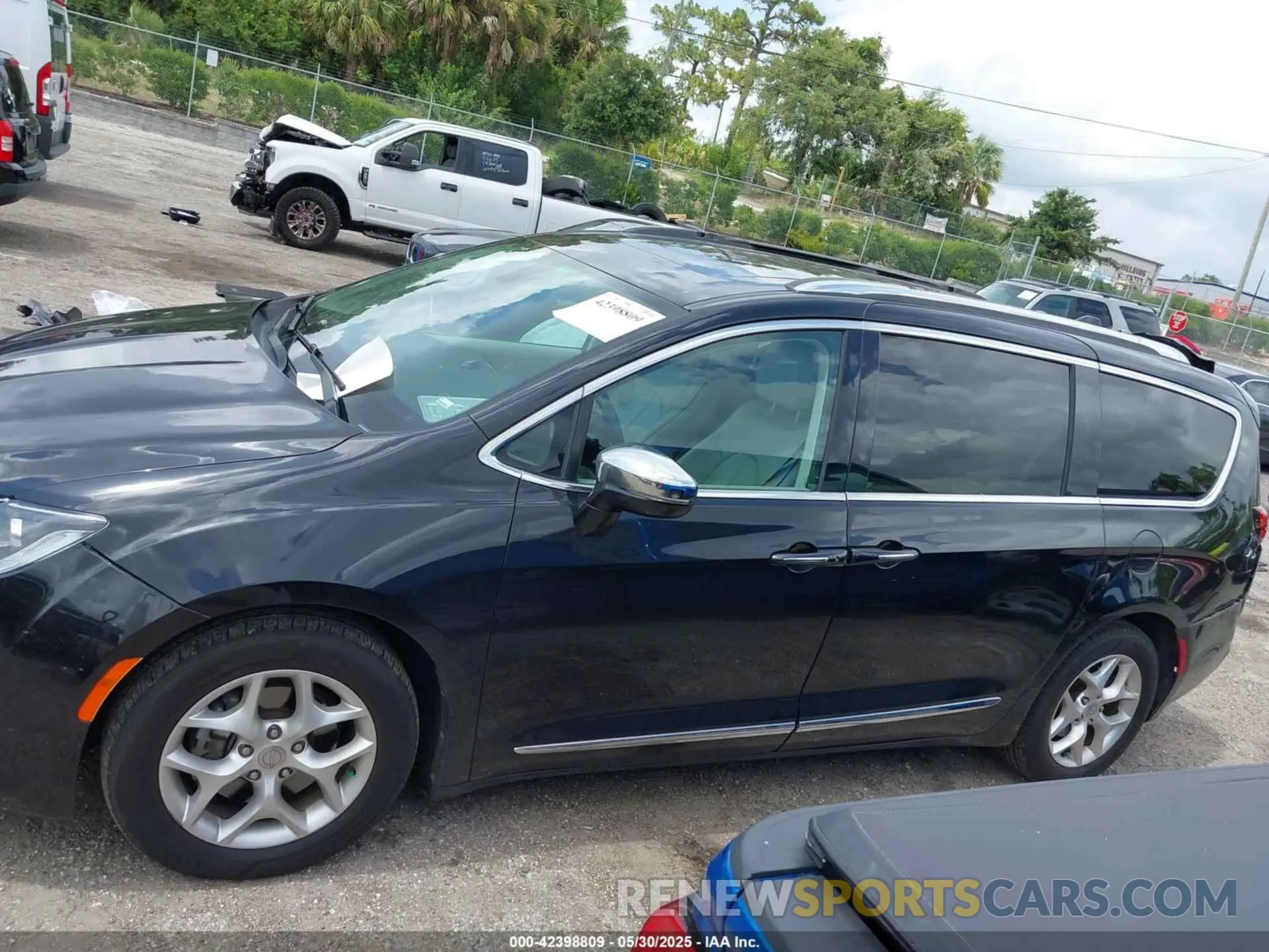 14 Фотография поврежденного автомобиля 2C4RC1GG5LR272593 CHRYSLER PACIFICA 2020
