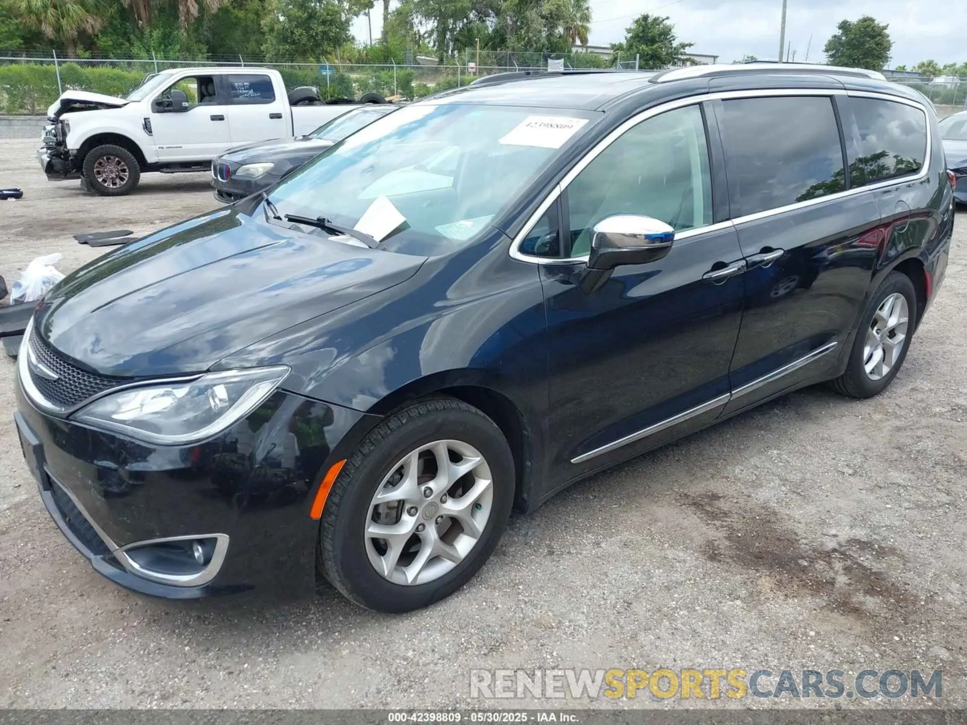 2 Фотография поврежденного автомобиля 2C4RC1GG5LR272593 CHRYSLER PACIFICA 2020