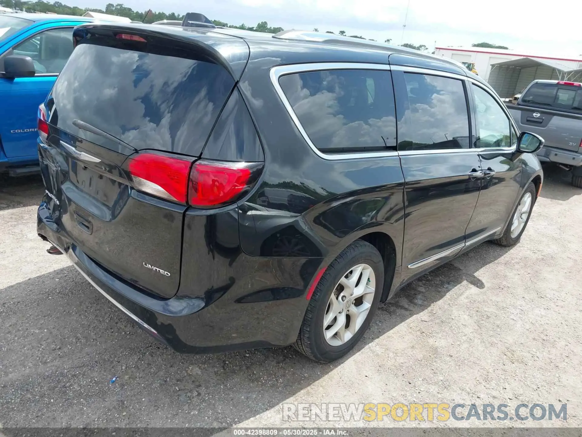 4 Фотография поврежденного автомобиля 2C4RC1GG5LR272593 CHRYSLER PACIFICA 2020