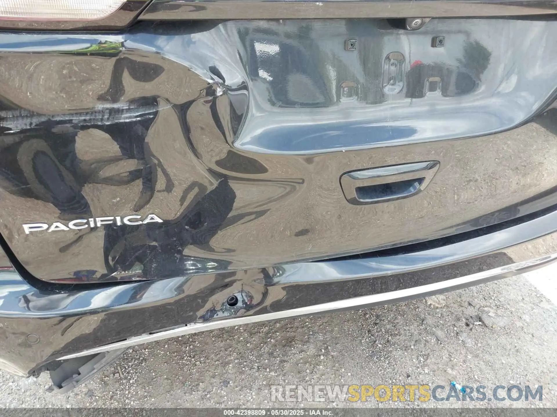 6 Фотография поврежденного автомобиля 2C4RC1GG5LR272593 CHRYSLER PACIFICA 2020