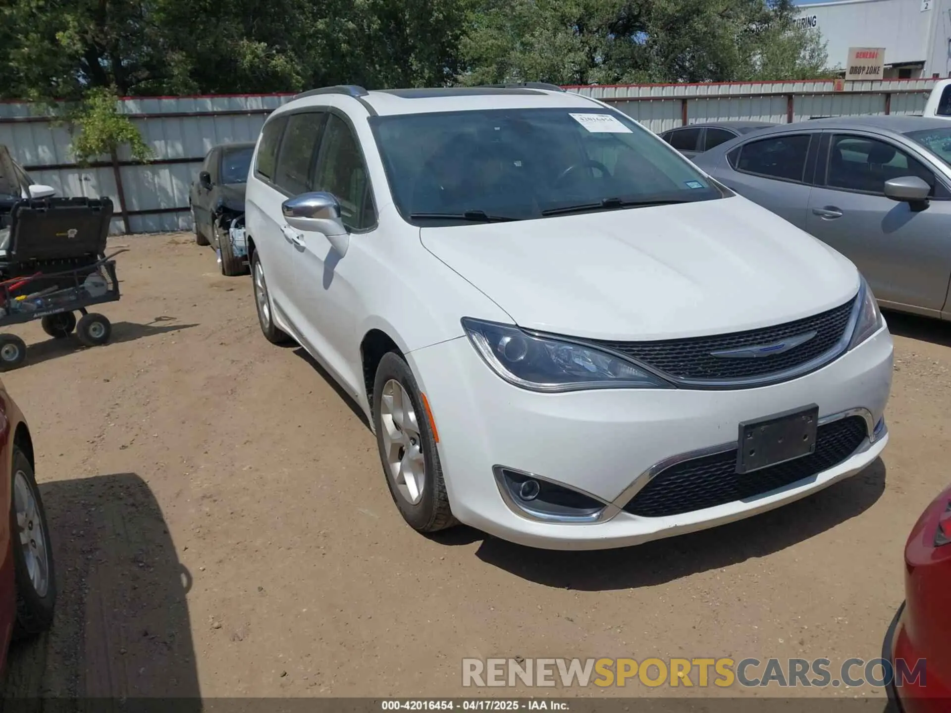 1 Photograph of a damaged car 2C4RC1GG6LR171708 CHRYSLER PACIFICA 2020