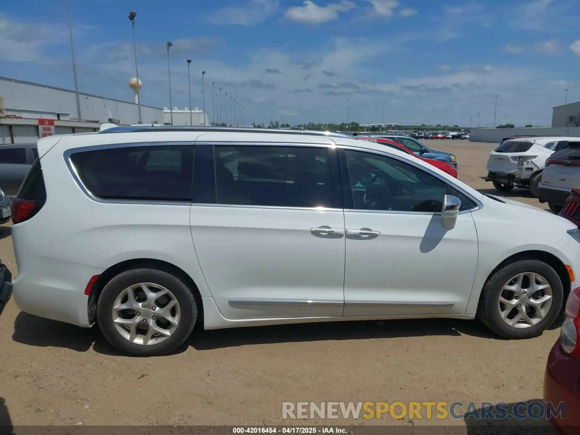 14 Photograph of a damaged car 2C4RC1GG6LR171708 CHRYSLER PACIFICA 2020