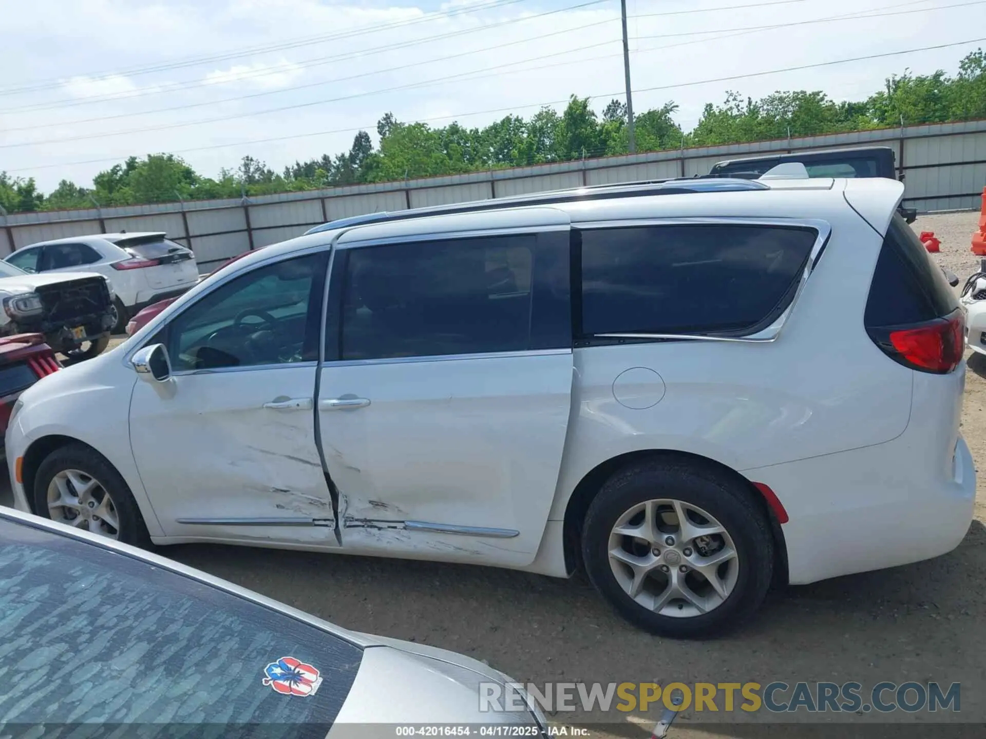 15 Photograph of a damaged car 2C4RC1GG6LR171708 CHRYSLER PACIFICA 2020