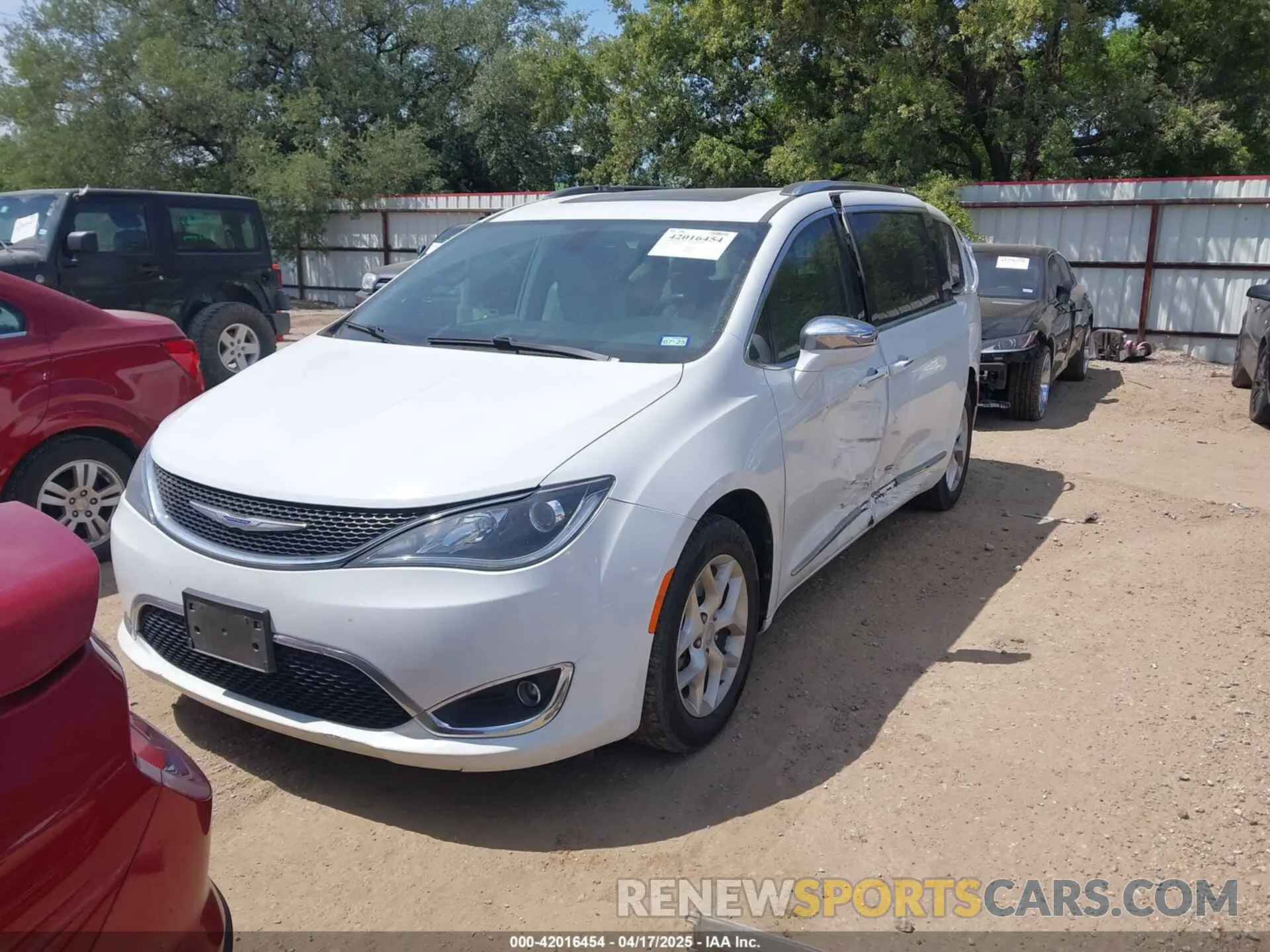 2 Photograph of a damaged car 2C4RC1GG6LR171708 CHRYSLER PACIFICA 2020