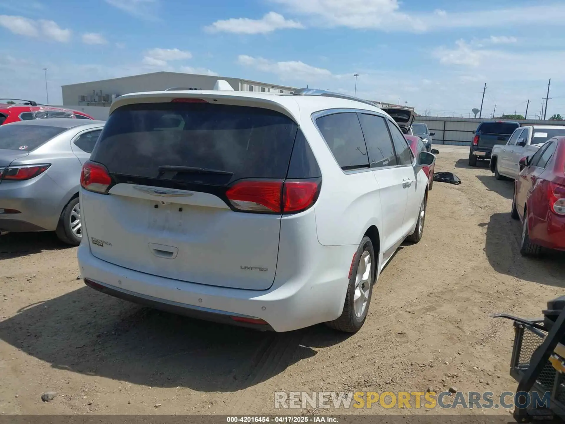 4 Photograph of a damaged car 2C4RC1GG6LR171708 CHRYSLER PACIFICA 2020