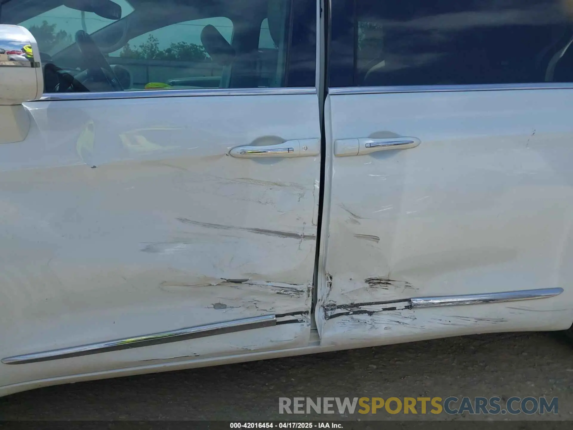 6 Photograph of a damaged car 2C4RC1GG6LR171708 CHRYSLER PACIFICA 2020