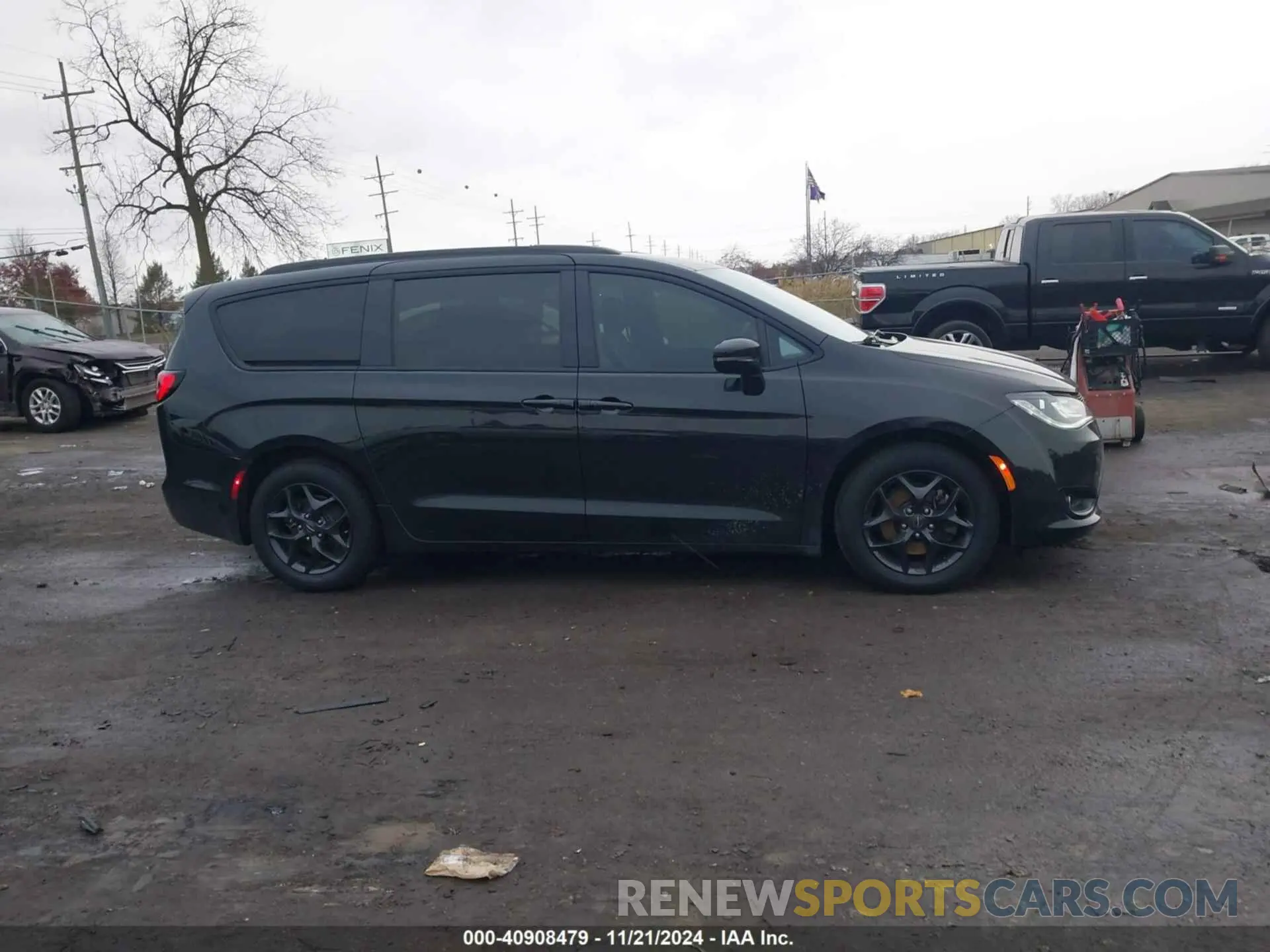 13 Фотография поврежденного автомобиля 2C4RC1GG6LR209583 CHRYSLER PACIFICA 2020