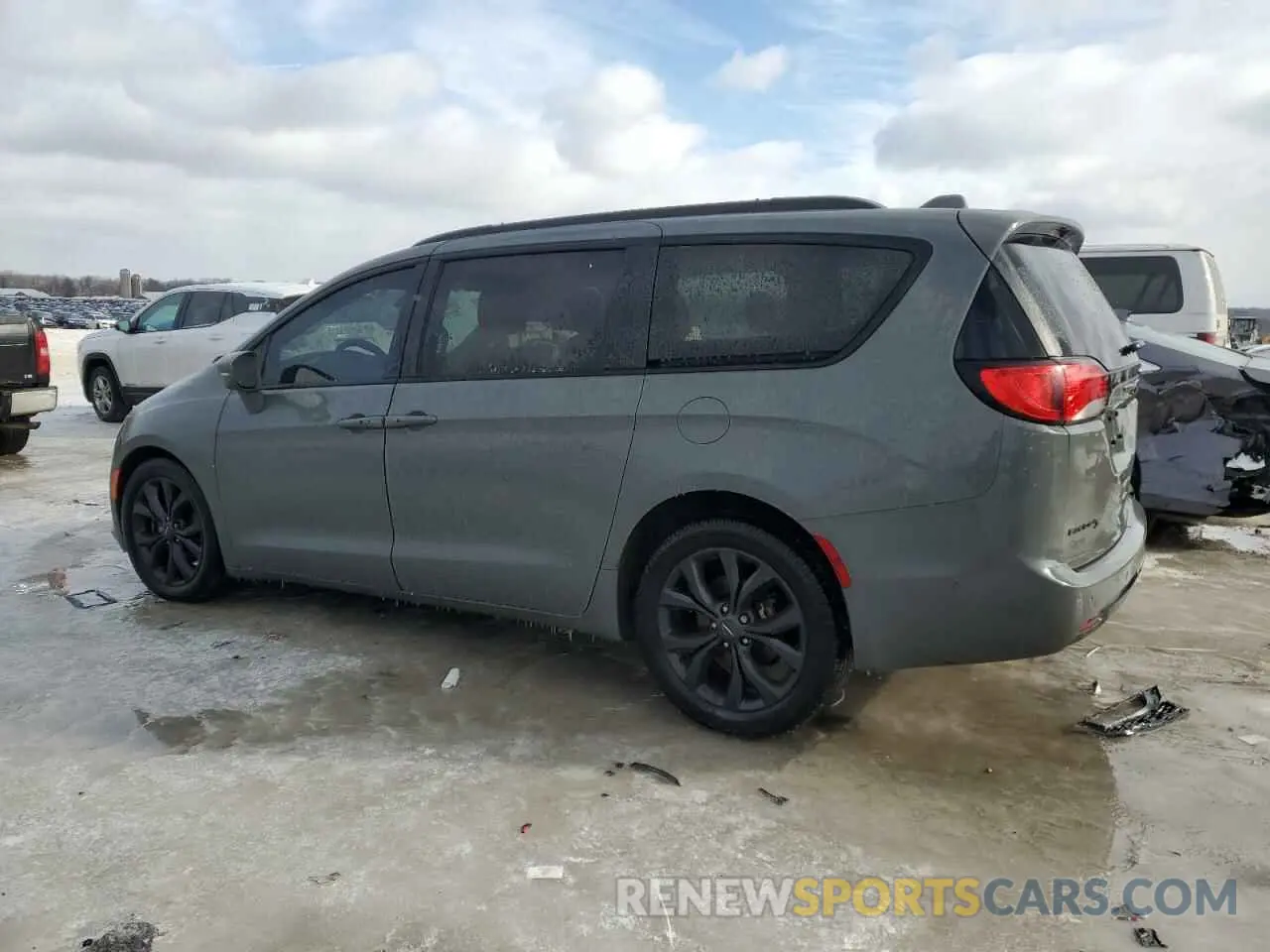 2 Photograph of a damaged car 2C4RC1GG7LR136983 CHRYSLER PACIFICA 2020