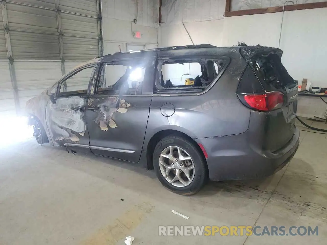 2 Фотография поврежденного автомобиля 2C4RC1GG7LR210466 CHRYSLER PACIFICA 2020