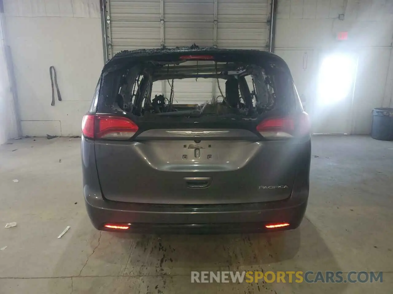 6 Фотография поврежденного автомобиля 2C4RC1GG7LR210466 CHRYSLER PACIFICA 2020