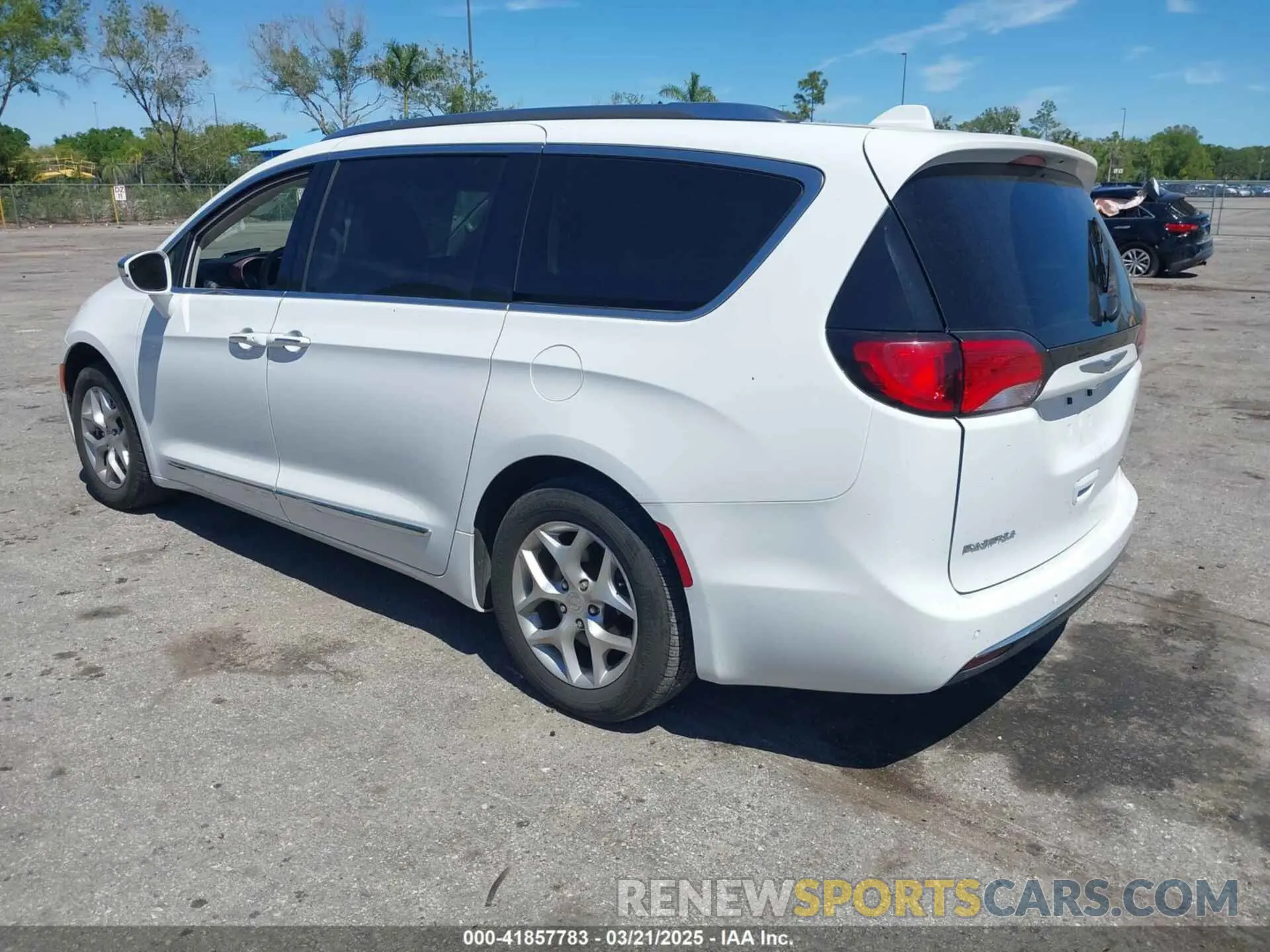 3 Фотография поврежденного автомобиля 2C4RC1GG9LR139786 CHRYSLER PACIFICA 2020