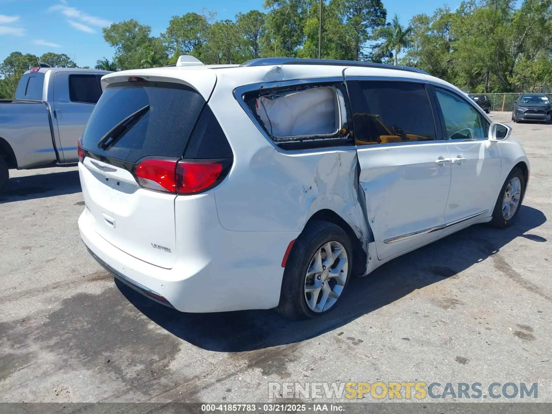 4 Фотография поврежденного автомобиля 2C4RC1GG9LR139786 CHRYSLER PACIFICA 2020