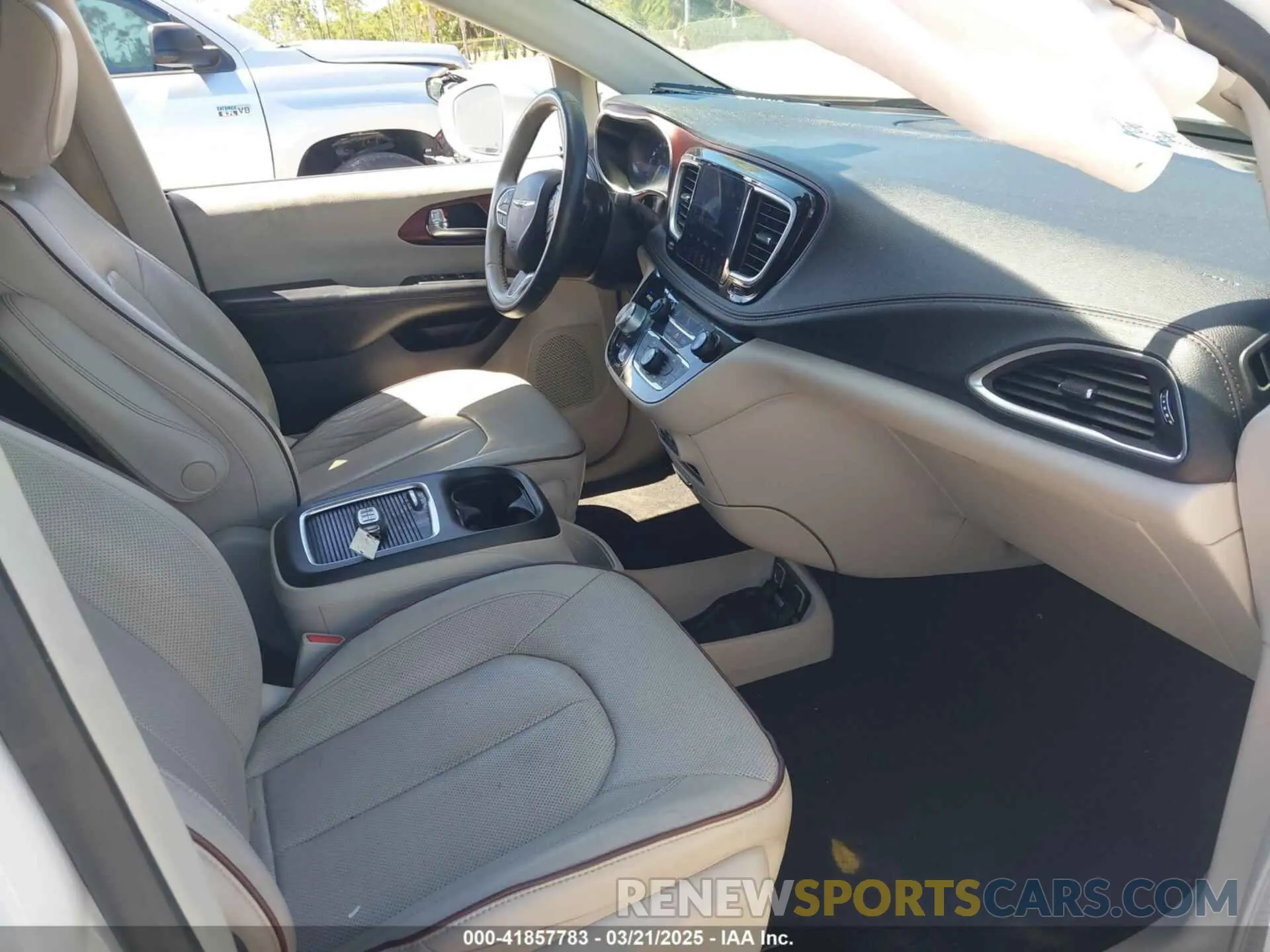5 Фотография поврежденного автомобиля 2C4RC1GG9LR139786 CHRYSLER PACIFICA 2020