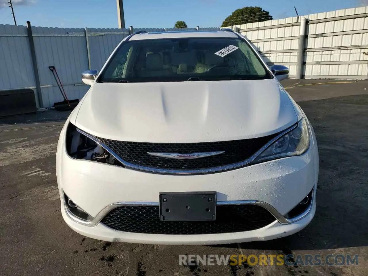 5 Photograph of a damaged car 2C4RC1GG9LR289428 CHRYSLER PACIFICA 2020