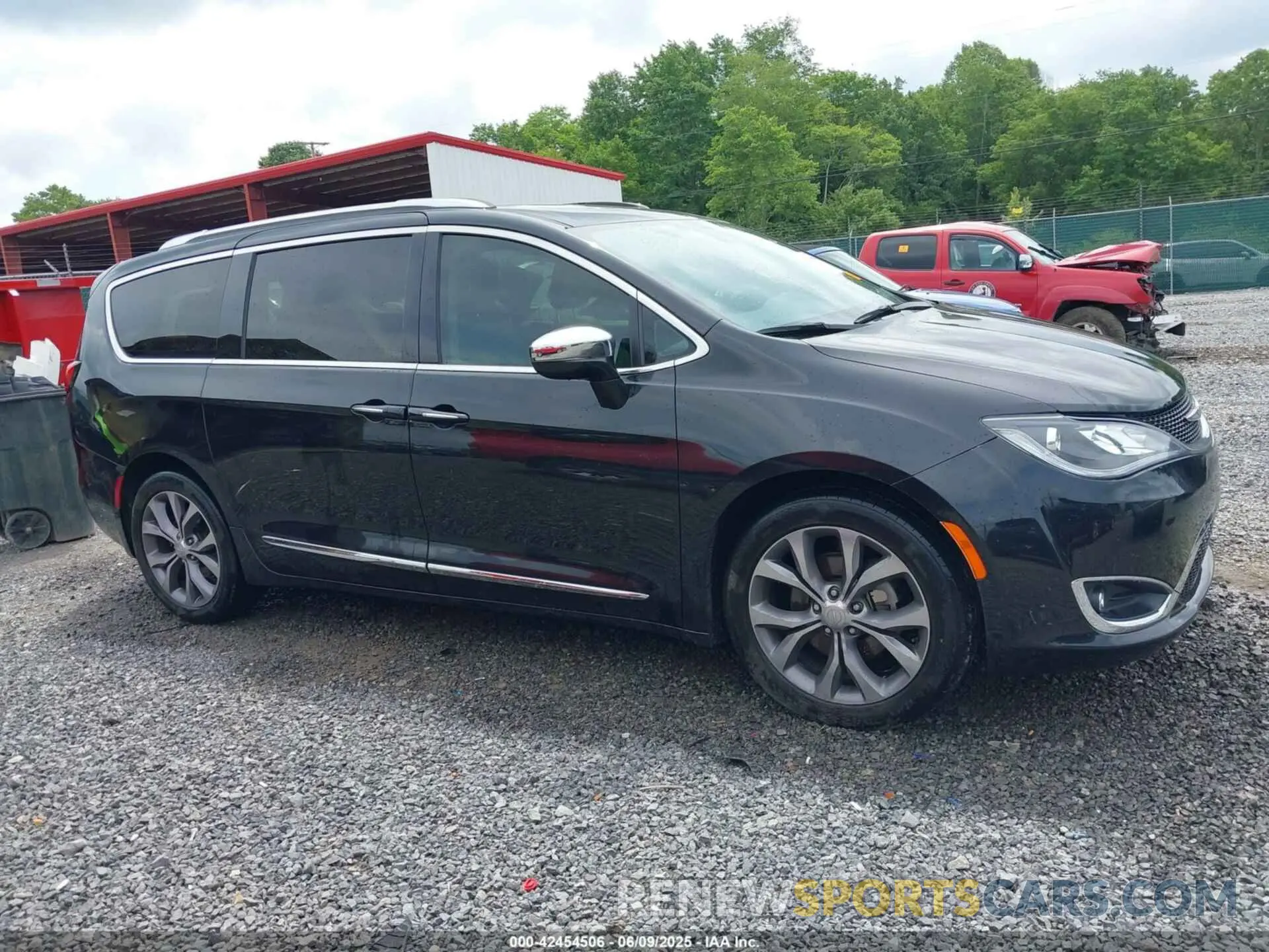 13 Photograph of a damaged car 2C4RC1GGXLR243977 CHRYSLER PACIFICA 2020