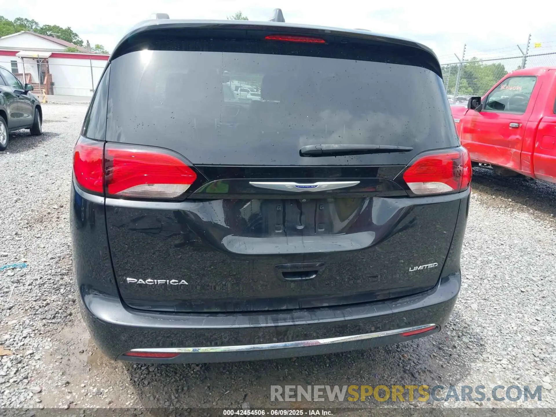 16 Photograph of a damaged car 2C4RC1GGXLR243977 CHRYSLER PACIFICA 2020