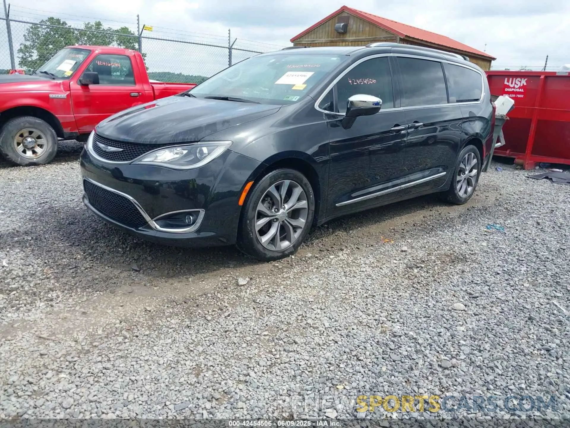 2 Photograph of a damaged car 2C4RC1GGXLR243977 CHRYSLER PACIFICA 2020