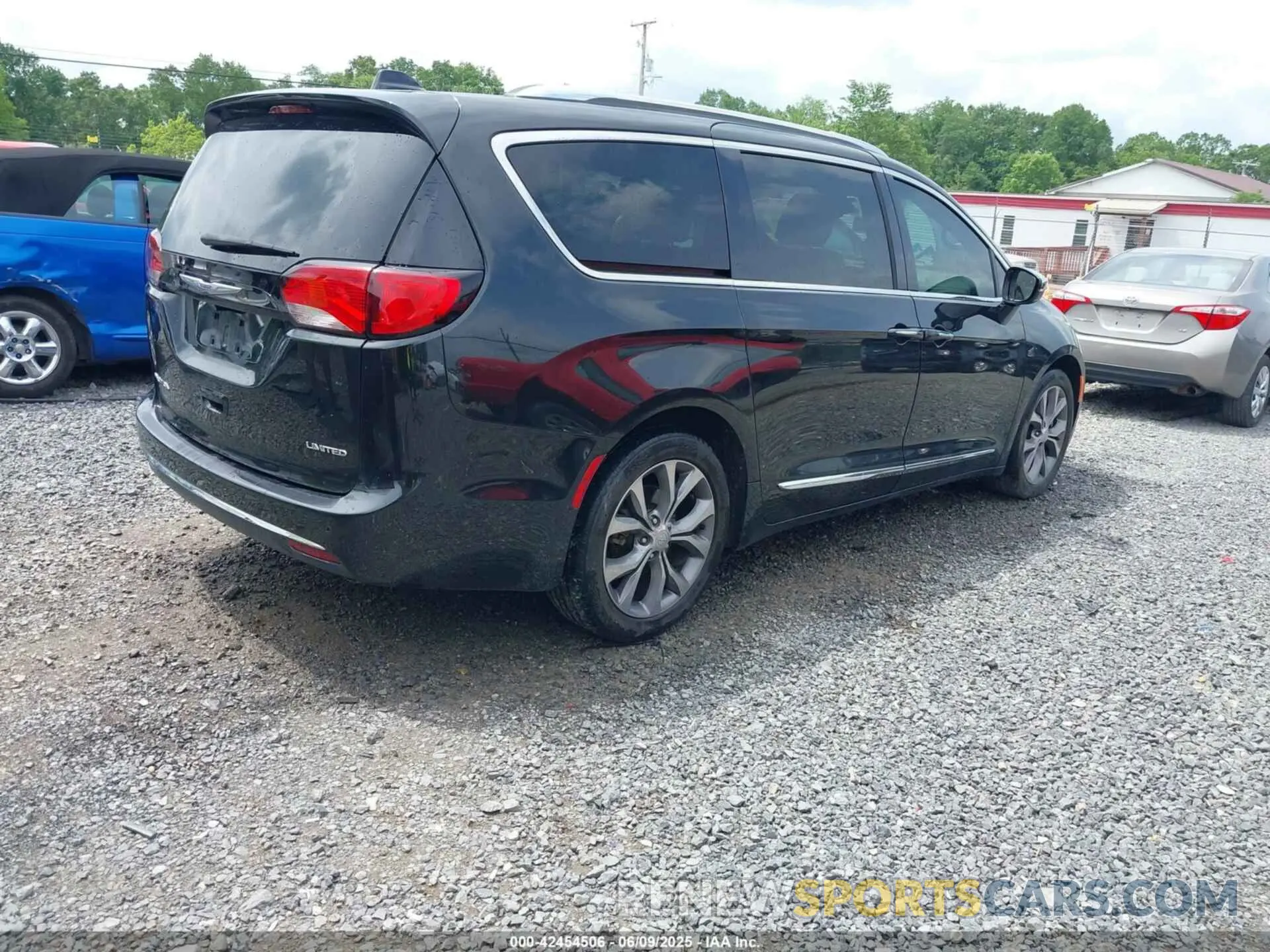 4 Photograph of a damaged car 2C4RC1GGXLR243977 CHRYSLER PACIFICA 2020