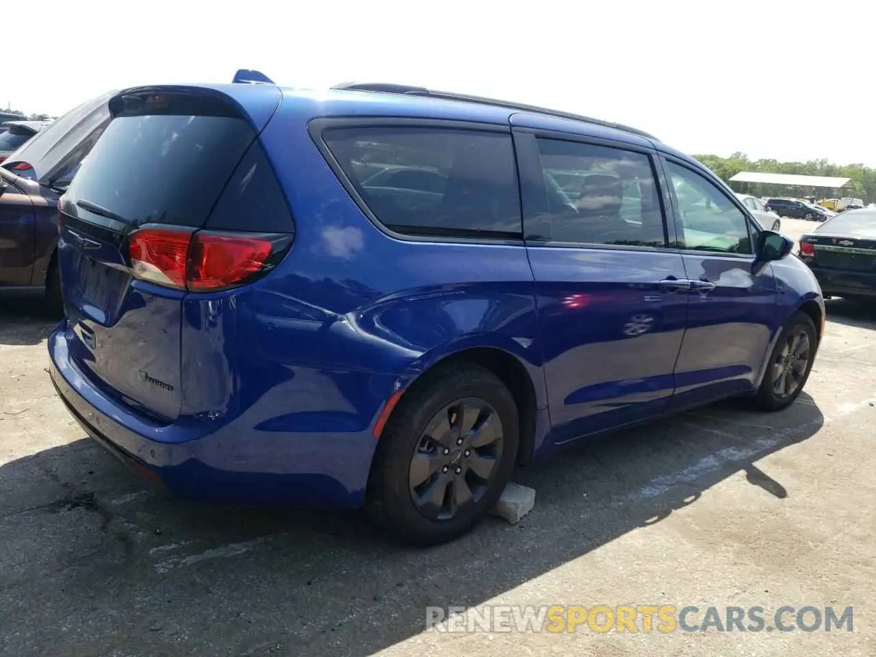 3 Photograph of a damaged car 2C4RC1L79LR288172 CHRYSLER PACIFICA 2020