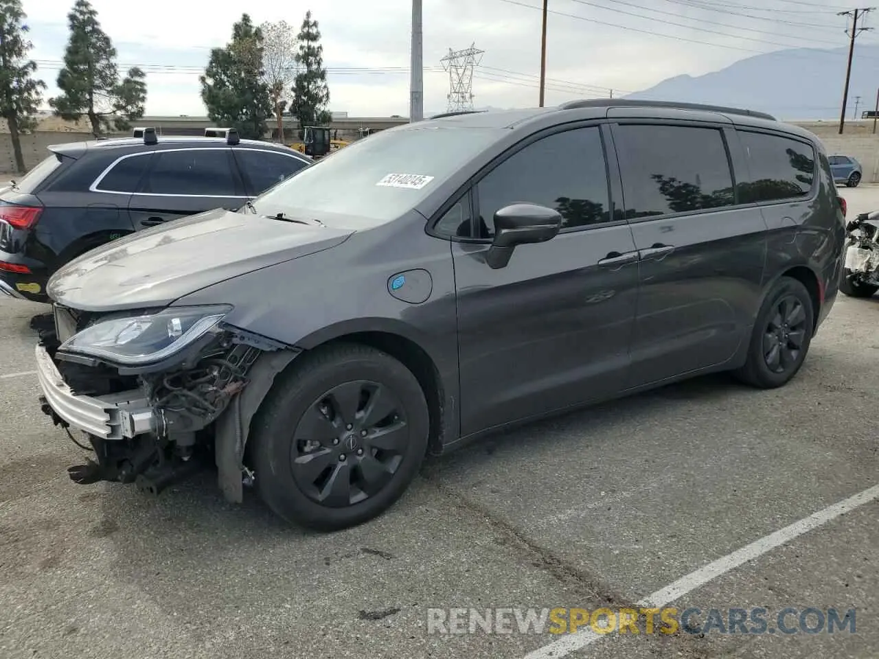 1 Photograph of a damaged car 2C4RC1N70LR123091 CHRYSLER PACIFICA 2020