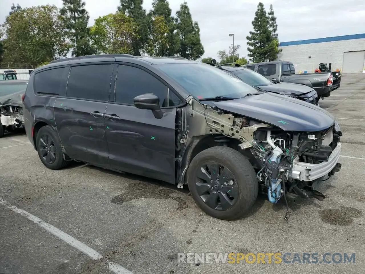 4 Photograph of a damaged car 2C4RC1N70LR123091 CHRYSLER PACIFICA 2020