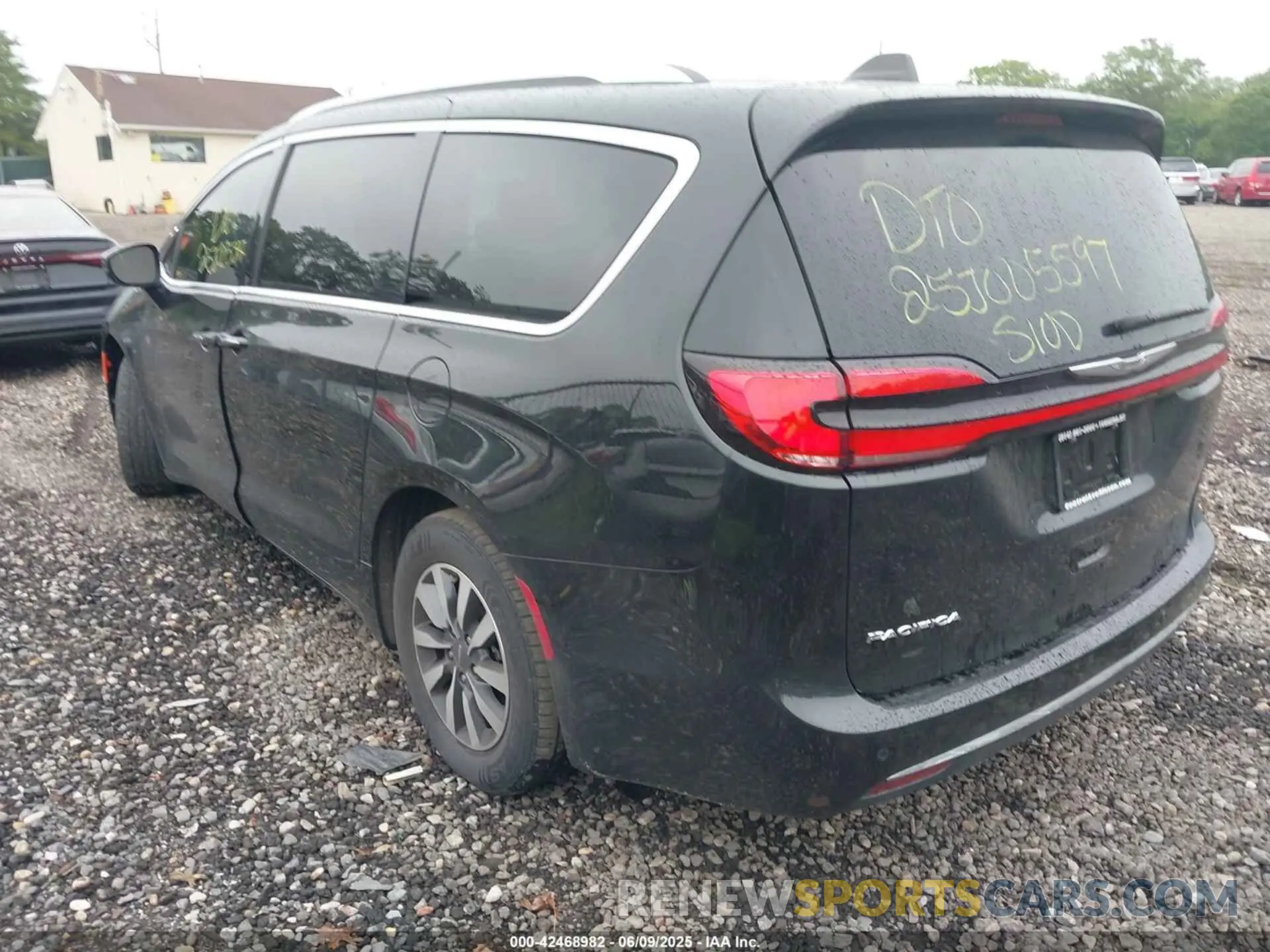 13 Photograph of a damaged car 2C4RC1BG0MR516059 CHRYSLER PACIFICA 2021