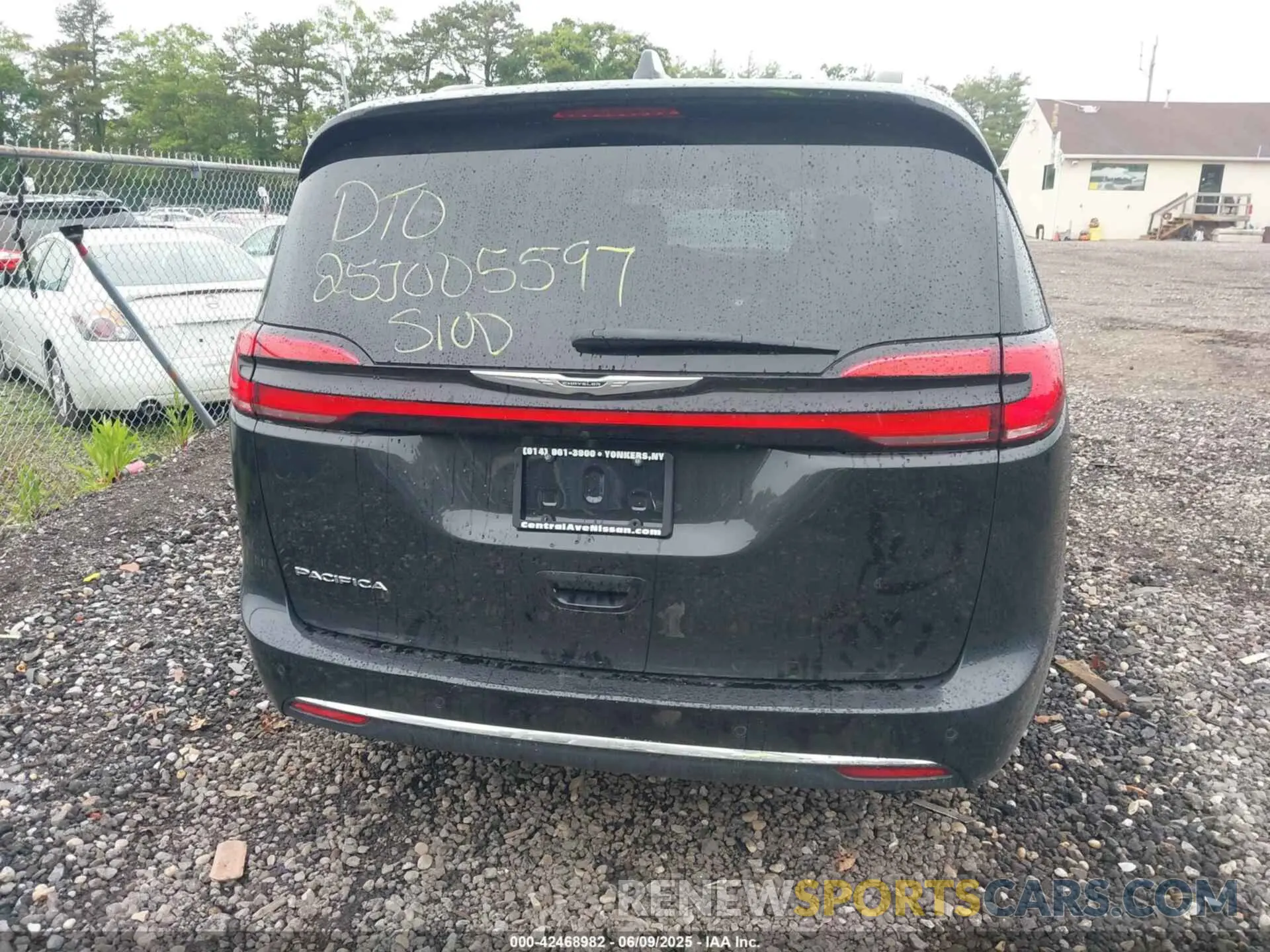 15 Photograph of a damaged car 2C4RC1BG0MR516059 CHRYSLER PACIFICA 2021