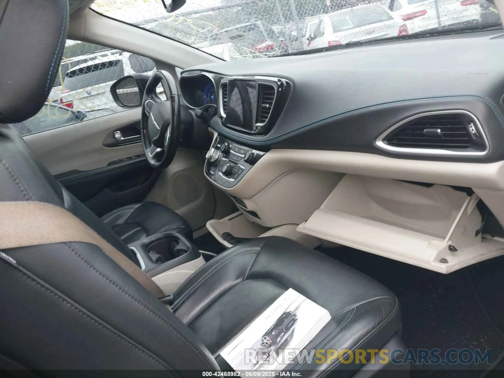 5 Photograph of a damaged car 2C4RC1BG0MR516059 CHRYSLER PACIFICA 2021