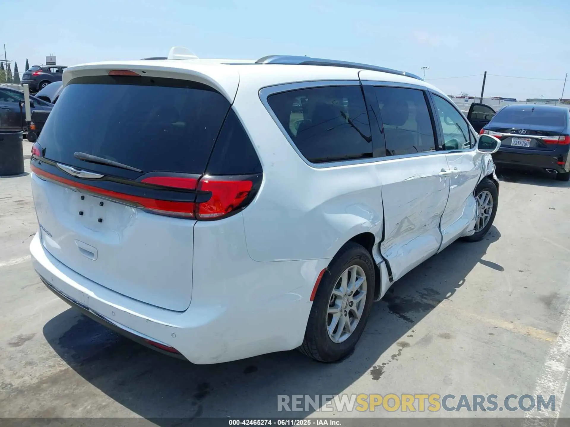 4 Photograph of a damaged car 2C4RC1BG1MR543352 CHRYSLER PACIFICA 2021