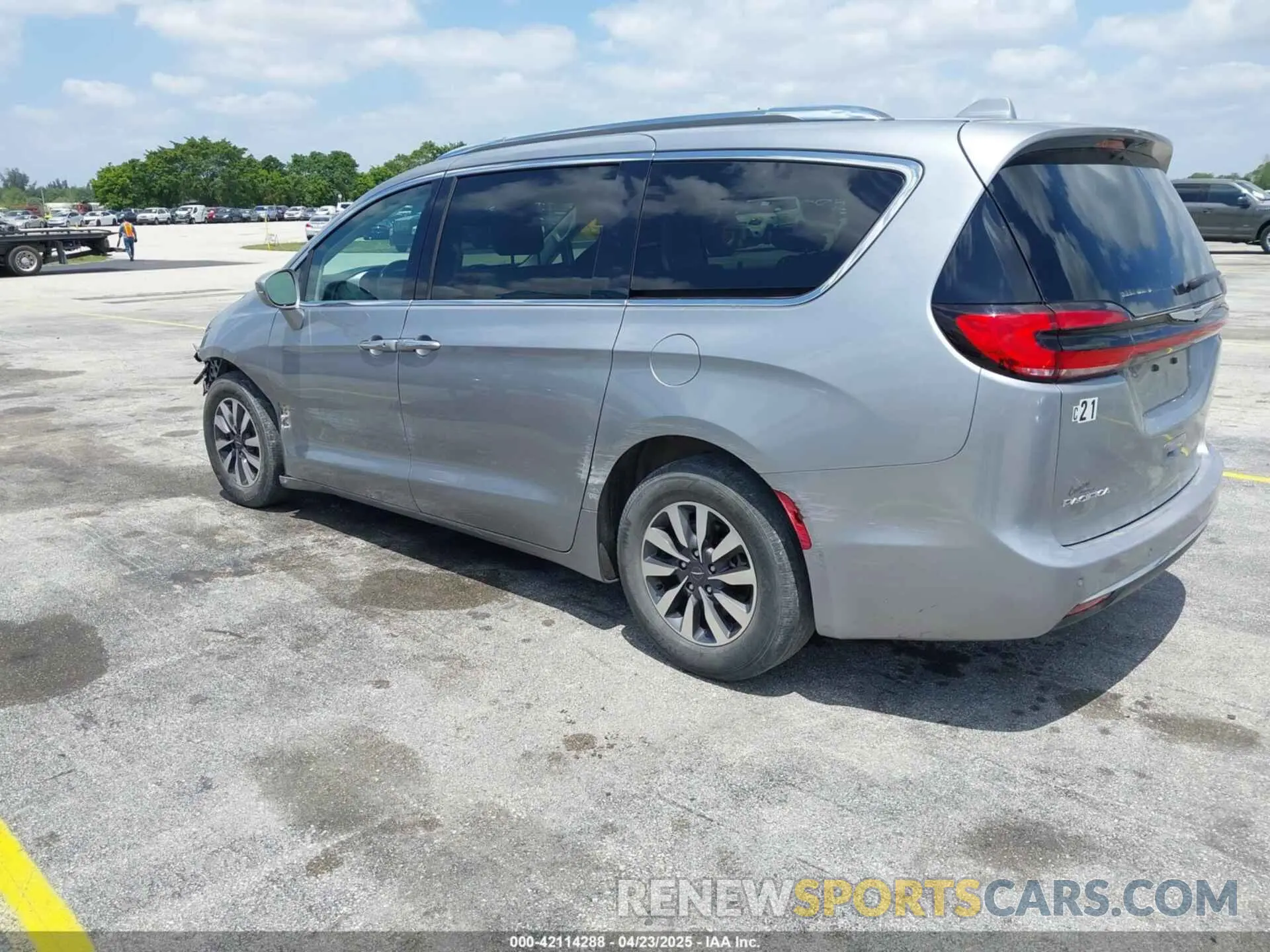3 Фотография поврежденного автомобиля 2C4RC1BG2MR510053 CHRYSLER PACIFICA 2021