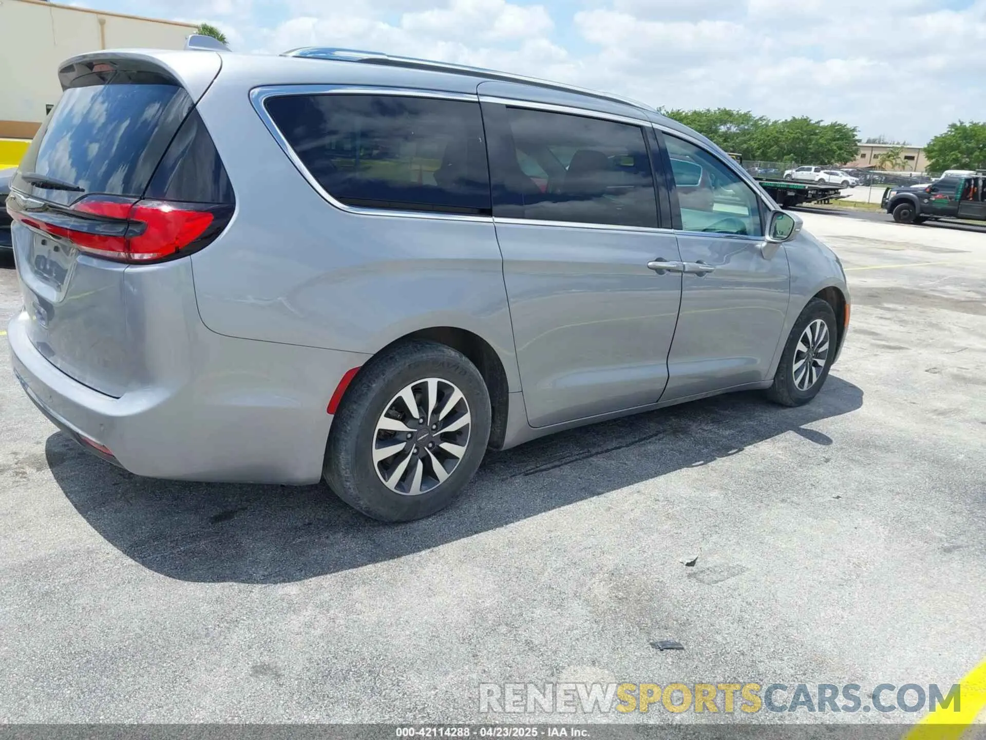 4 Фотография поврежденного автомобиля 2C4RC1BG2MR510053 CHRYSLER PACIFICA 2021