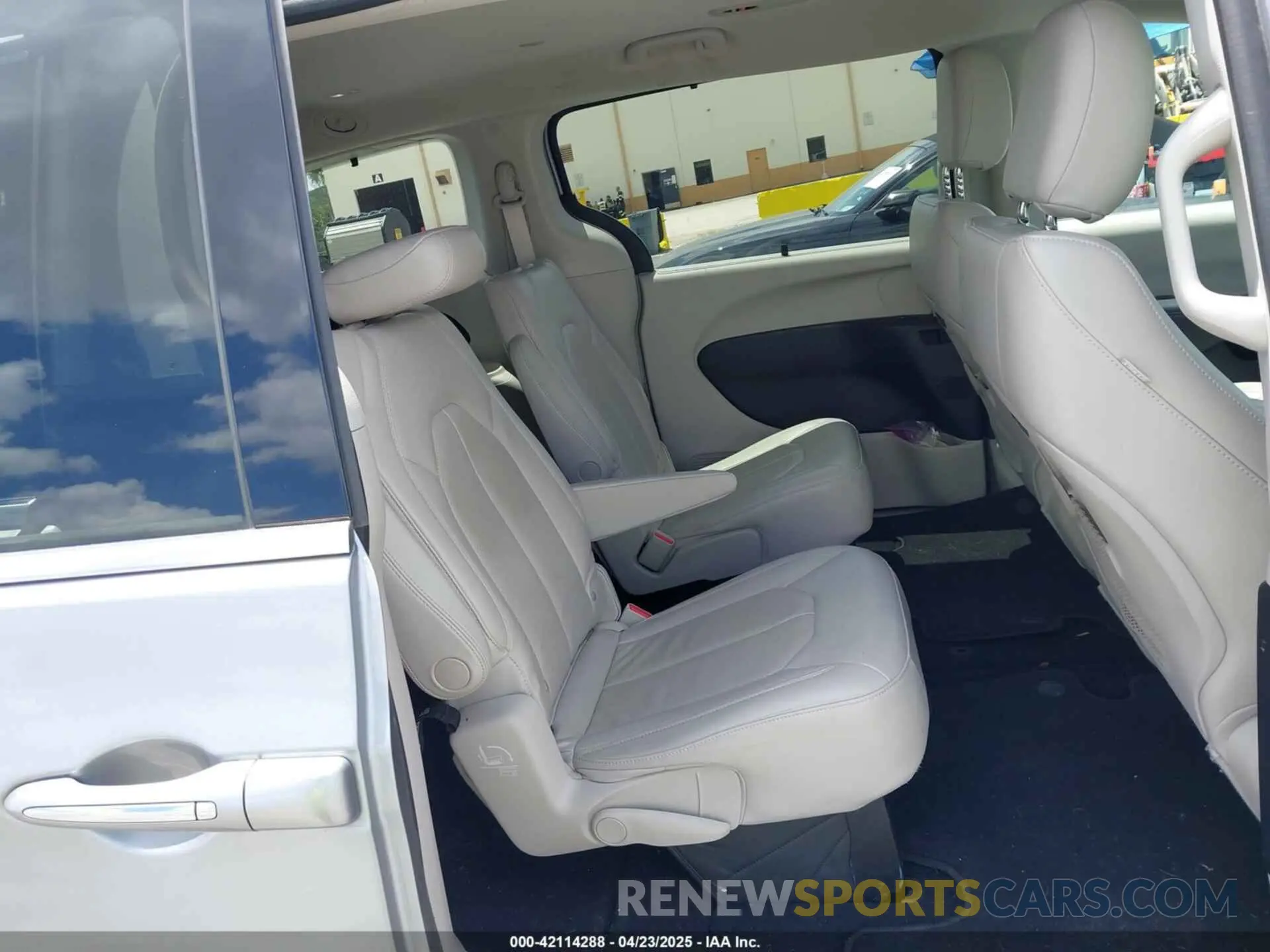 8 Фотография поврежденного автомобиля 2C4RC1BG2MR510053 CHRYSLER PACIFICA 2021