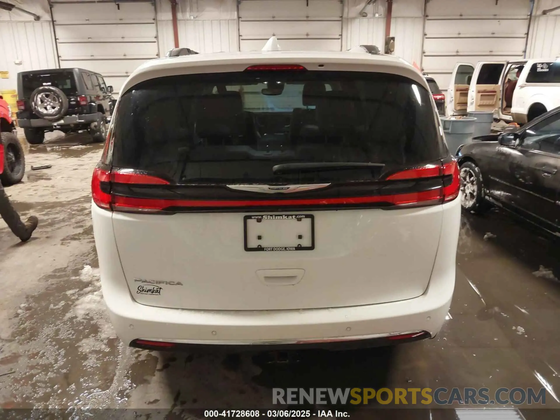16 Photograph of a damaged car 2C4RC1BG3MR504293 CHRYSLER PACIFICA 2021