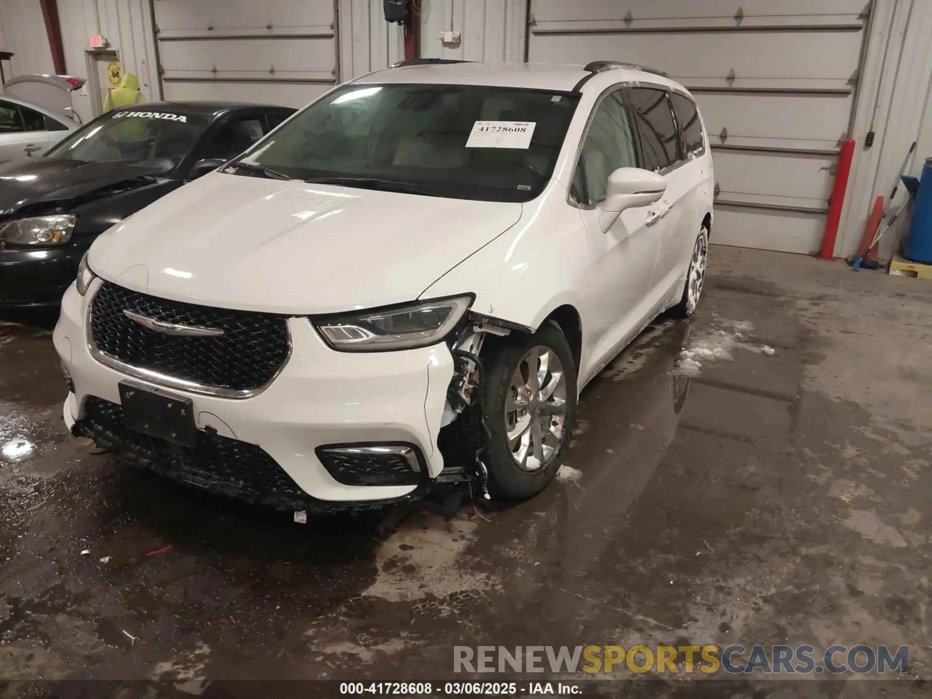 17 Photograph of a damaged car 2C4RC1BG3MR504293 CHRYSLER PACIFICA 2021