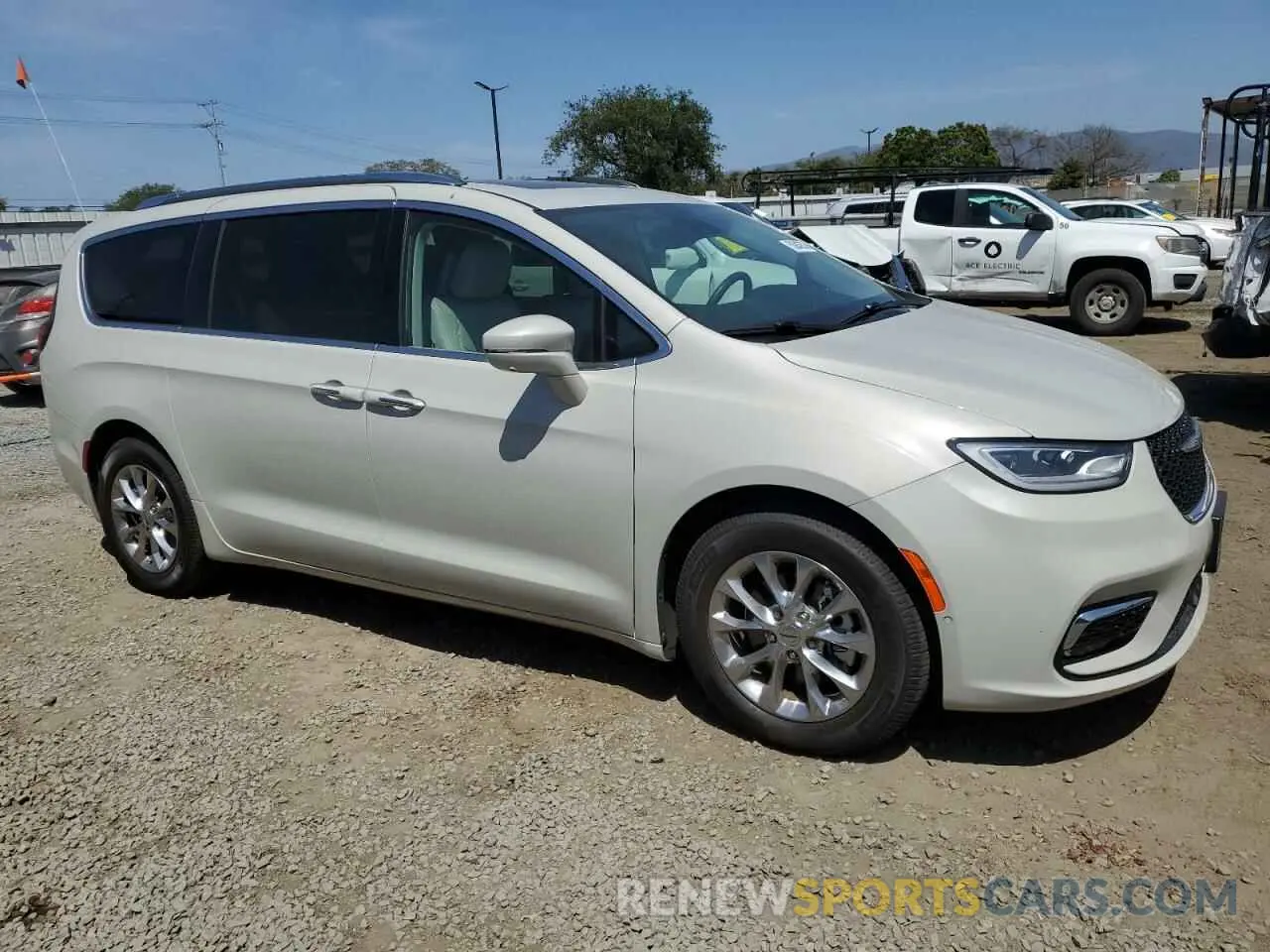 4 Photograph of a damaged car 2C4RC1BG3MR521191 CHRYSLER PACIFICA 2021