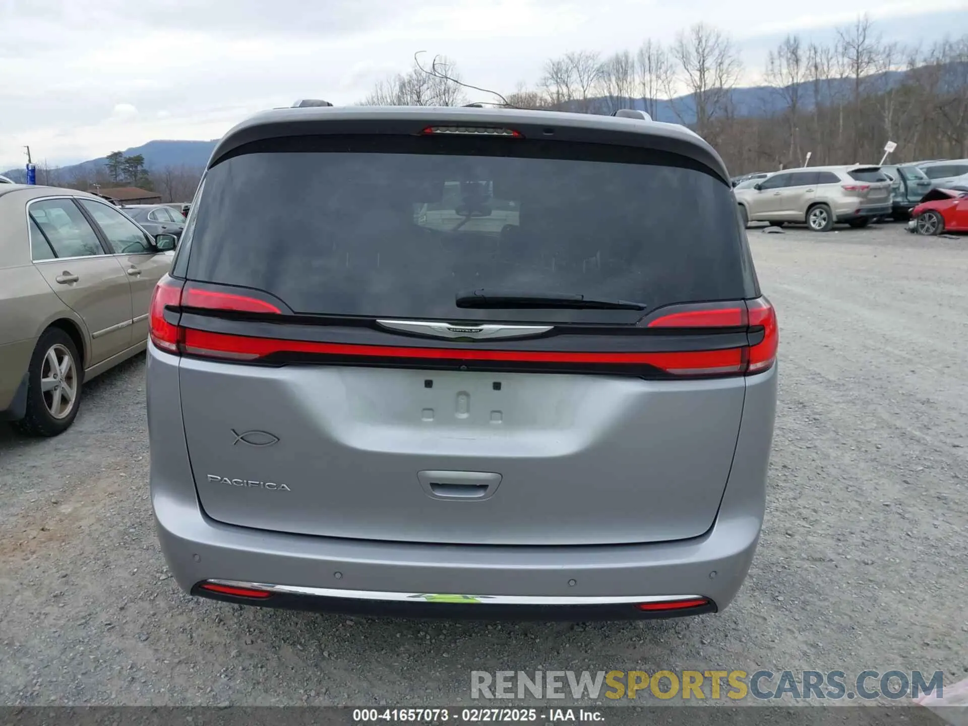 17 Photograph of a damaged car 2C4RC1BG3MR542543 CHRYSLER PACIFICA 2021