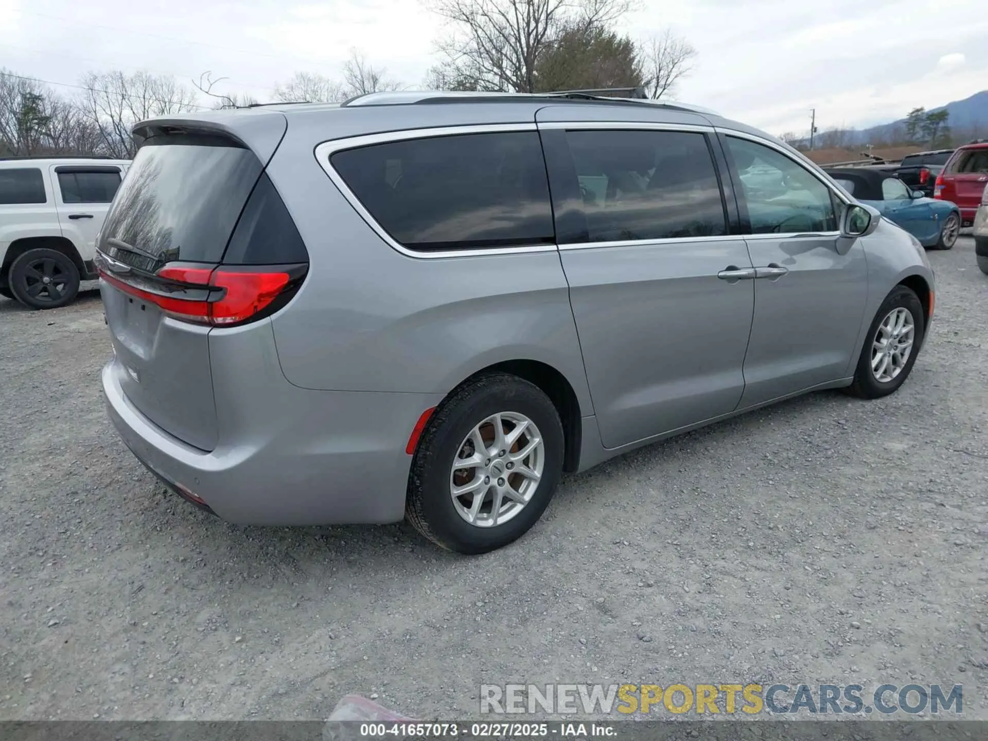 4 Photograph of a damaged car 2C4RC1BG3MR542543 CHRYSLER PACIFICA 2021