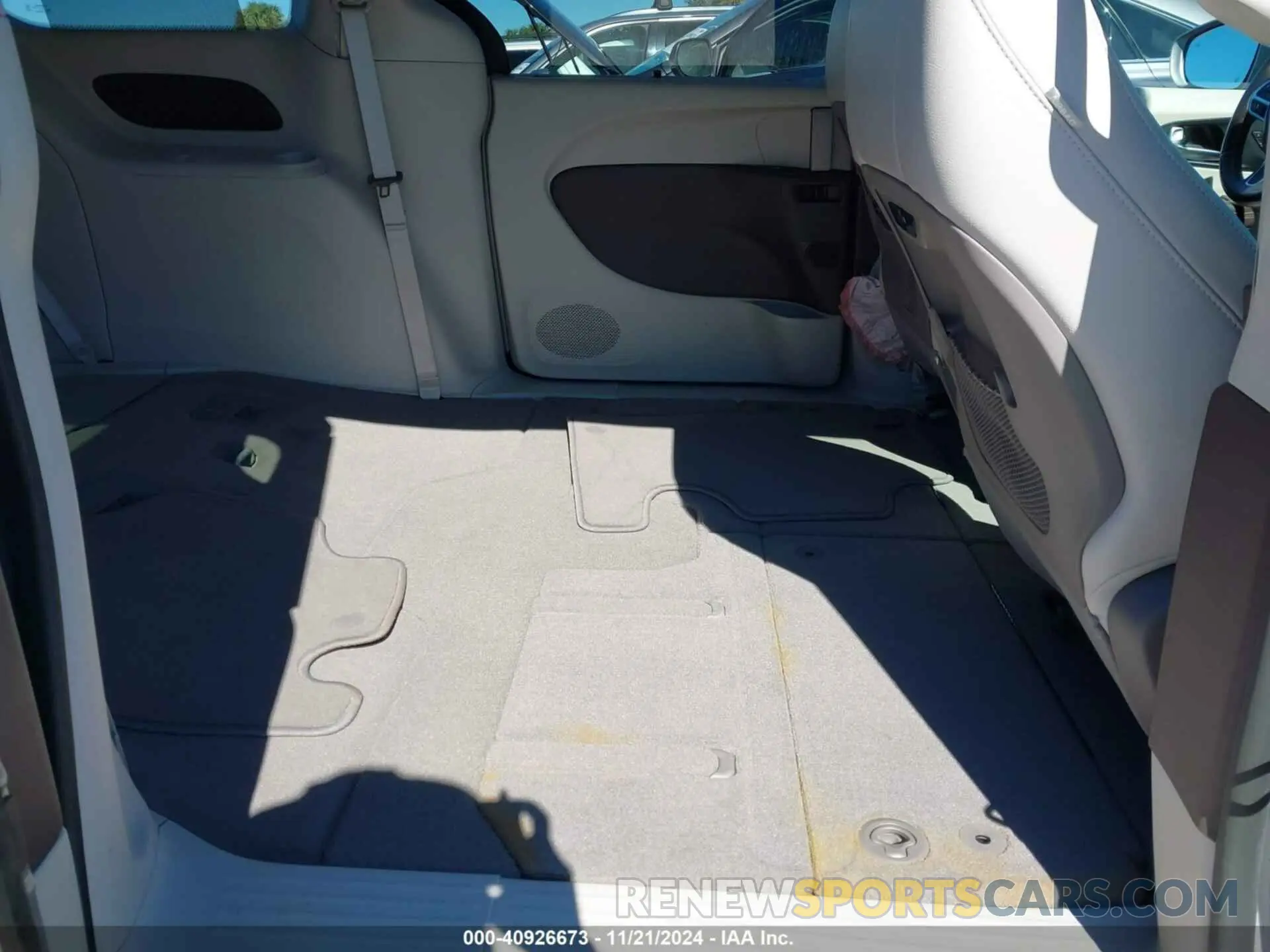 8 Photograph of a damaged car 2C4RC1BG3MR560234 CHRYSLER PACIFICA 2021