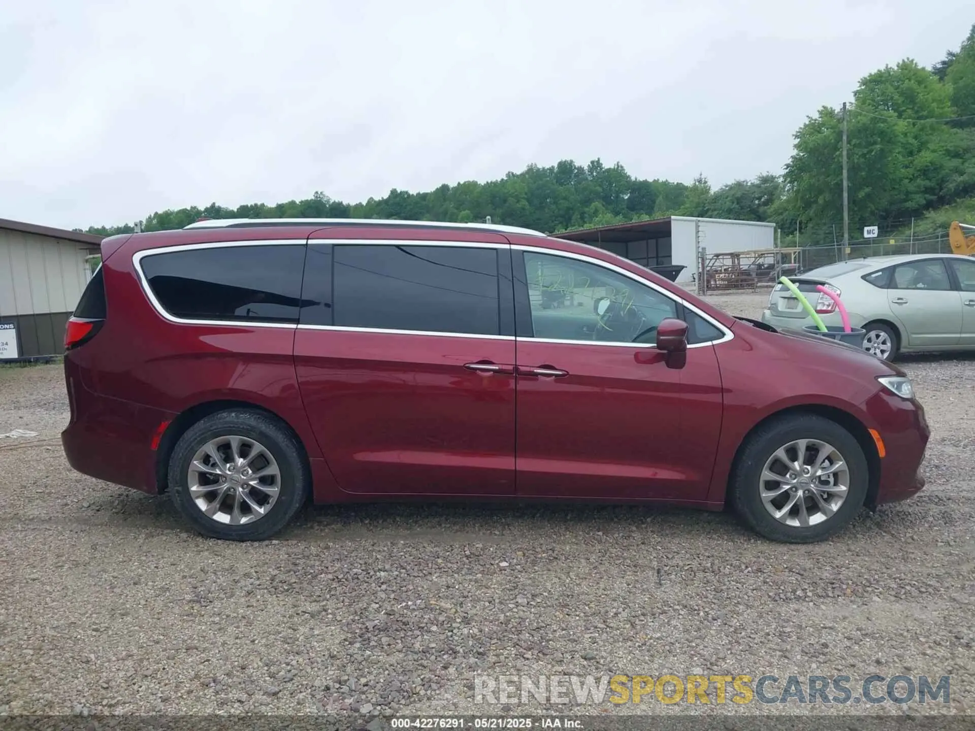 13 Photograph of a damaged car 2C4RC1BG4MR578113 CHRYSLER PACIFICA 2021